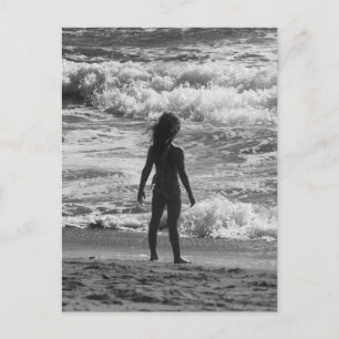 Cartão Postal Pronto para encarar o mundo - Menina na praia