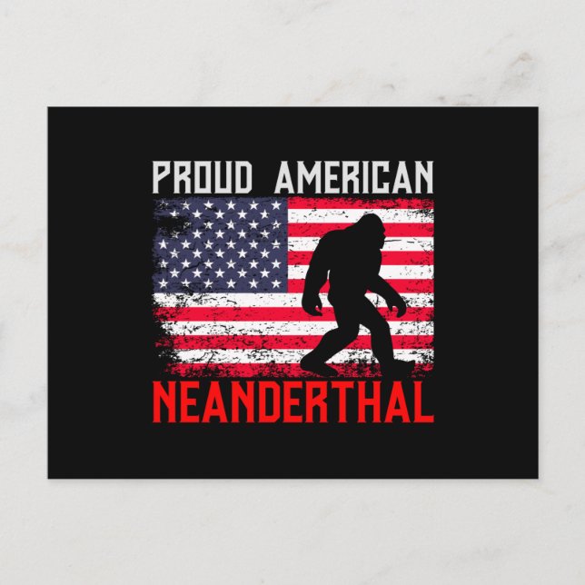 Cartão Postal Proud American Neanderthal | USA Flag & Bigfoot (Frente)