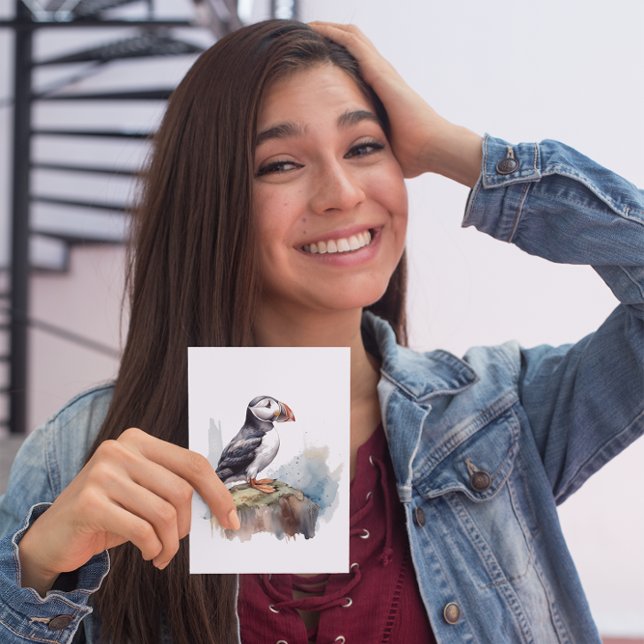 Cartão Postal Puffin bonito em uma rocha em aquarela (Criador carregado)