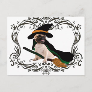Cartão Postal pug de bruxa-bruxa voadora de halloween feliz