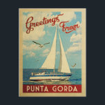 Cartão Postal Punta Gorda Sailboat Viagens vintage na Flórida<br><div class="desc">Esta viagens vintage náutica de Punta Gorda Flórida apresenta um barco navegando na água com gaivotas e um céu azul cheio de lindas nuvens brancas puffy.</div>