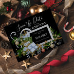 Cartão Postal Quadro De Natal Elegante Salvar A Data<br><div class="desc">O natal elegante salva o cartão de data,  com uma moldura de presente de natal,  uma variedade de bolhas de ouro,  fitas,  arcos e ramos de árvores de natal. O cartão-postal tem um fundo preto clássico e um modelo de texto branco moderno que é fácil de personalizar.</div>