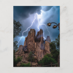 Cartão Postal Quando o trovão encontra a montanha sob o céu azul