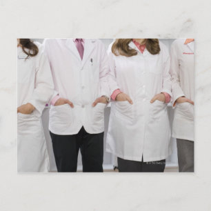 Cartão Postal Quatro farmacêuticos com as mãos
