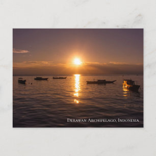 Cartão Postal Raios de Sol Poente Barcos Flutuantes Mar Crepúscu