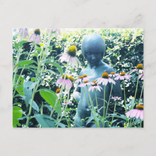 Cartão Postal Rapariga Entre Flores