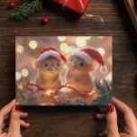 Cartão Postal Ratos de Natal Adoráveis<br><div class="desc">Este design foi criado através da arte digital. Pode ser personalizado clicando no botão personalizar e alterando a foto, a cor, adicionando um nome, iniciais ou as suas palavras favoritas. Entre em contato comigo em colorflowcreations@gmail.com se você quiser usar este design em outro produto. Veja mais das minhas criações ou...</div>