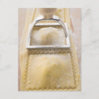 Ravioli com cortador de pastelaria, fechar