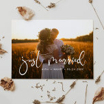 Cartão Postal Recem casados Elegante, foto de casamento romântic<br><div class="desc">Decidiu fugir? Quer anunciar que acabou de se casar? Compartilhe a notícia do seu casamento com este adorável cartão com fotos de casamento,  fonte e cores perfeitamente personalizáveis.</div>