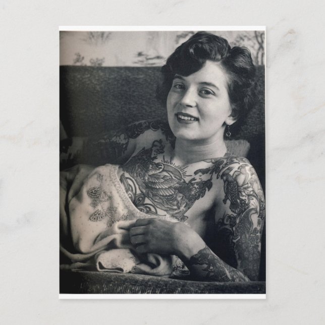 Cartão Postal Reclinando Senhora Tatuada (Frente)