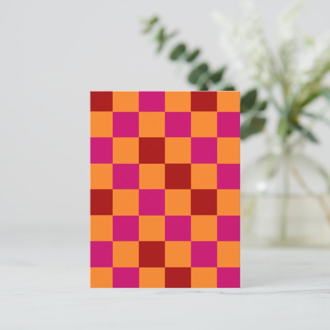 Cartão Postal Red Orange Pink Checkered Pattern Design  (Em pé/Frente)