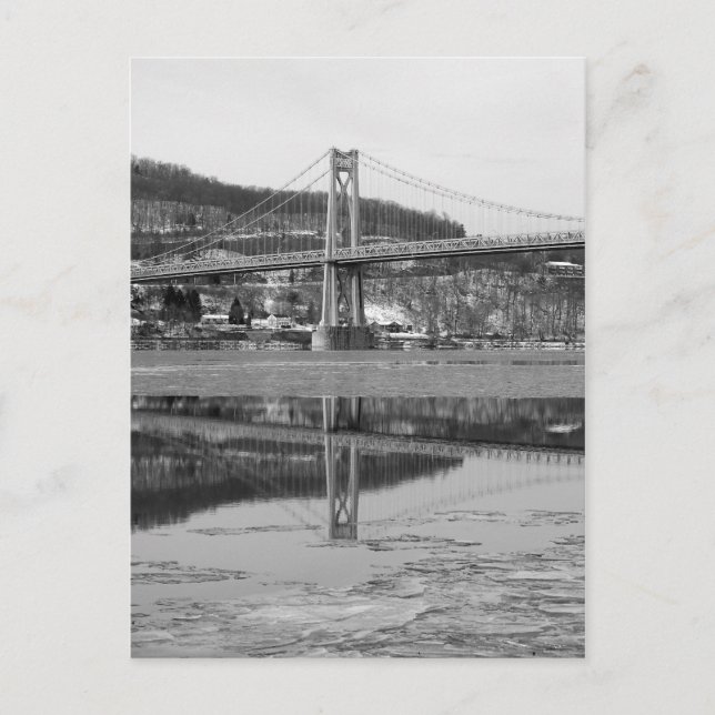 Cartão Postal Reflexão da Torre de Ponte Icy (Frente)