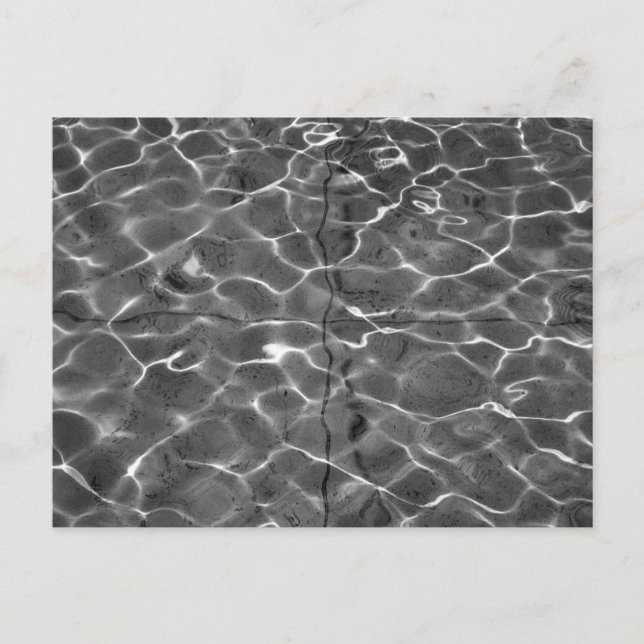 Cartão Postal Reflexões Leves Na Água: Preto E Branco (Frente)