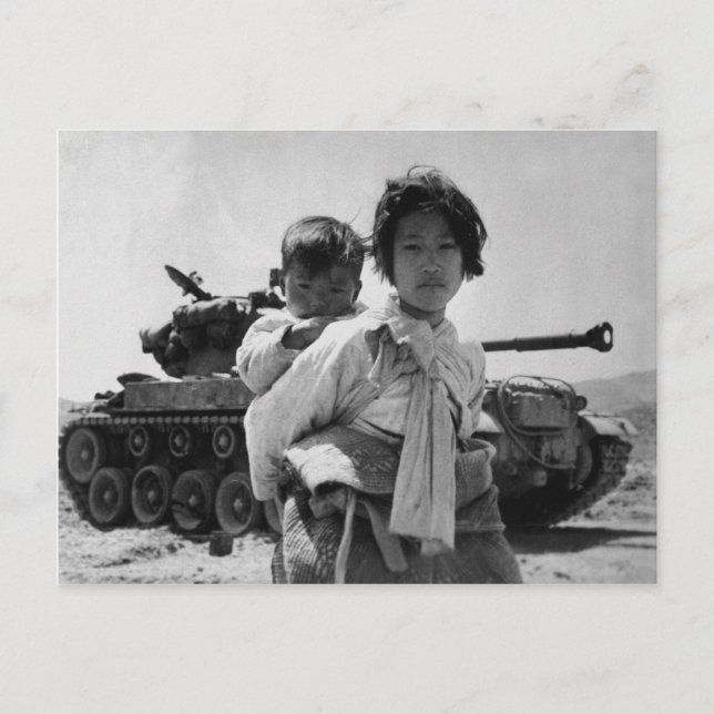 Cartão Postal Refugiado da Guerra da Coreia com Bebê (Frente)