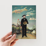 Cartão Postal Retrato automático | Henri Rousseau<br><div class="desc">Autorretrato (1890) do artista poste-impressionista francês Henri Rousseau. A pintura original é um óleo na canvas que representa um autorretrato do artista com pincel e paleta na mão. Ele está em frente a uma paisagem de Paris com a Torre Eiffel e um navio decorado com bandeiras do mundo atrás dele....</div>
