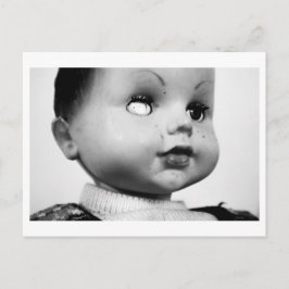 Cartão Postal Retrato de Boneca - Um olho