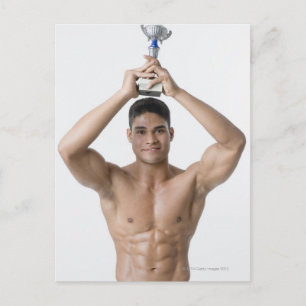 Cartão Postal Retrato de um jovem segurando um troféu