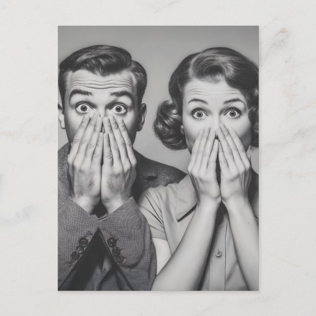 Cartão Postal Retrato do Casal Retroativo Chocado (Frente)