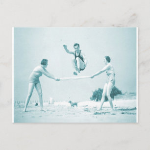 Cartão Postal Retro Vintage Women at Beach Bathing