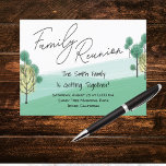 Cartão Postal Reunião de Árvore da Família<br><div class="desc">É hora de avisar o clã que vai a uma reunião de família. Convide toda a sua família para um piquenique no parque,  churrasco de quintal ou diversão ao sol na praia. Tipografia moderna com árvores familiares e colinas.</div>