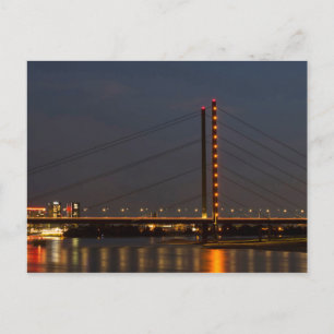 Cartão Postal Rheinkniebrucke legal, moderno e urbano