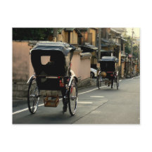 Rickshaws nas ruas de Kyoto em Japão