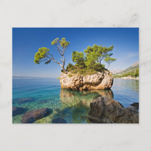 Cartão Postal Rochas, mar e uma pequena ilha