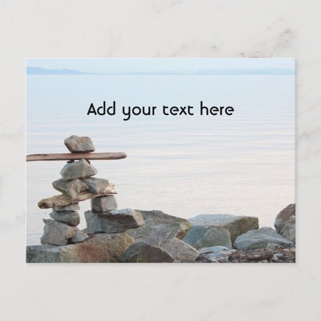 Cartão Postal Rock stacking art perto da praia. Foto de Hao zhan (Frente)