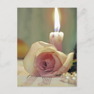 Cartão Postal Rosa e vela cor-de-rosa para o tratamento da belez