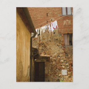 Cartão Postal Roupas penduradas para secar numa corda de roupa,