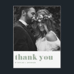 Cartão Postal Sage Green Retro Bold Typografia Casamento Obrigad<br><div class="desc">Envie obrigados para a família e amigos com este obrigado de fotos personalizável que você postais. Apresenta uma tipografia retrógrada e um ícone cardíaco. Esse cartões de agradecimentos verde sábio será perfeito para vários eventos, como casamentos e graduações. Personalize adicionando suas fotos favoritas. Disponível como uma placa plana e dobrada....</div>