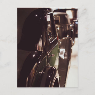 Cartão Postal Sala de exposição de belos carros clássicos antigo