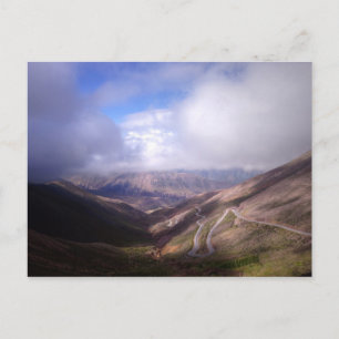 Cartão Postal Salta Mountain Serpentine Road Com Baixas Nuvens