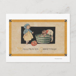 Cartão Postal Saudação de HalloweenBobbing para Maçãs