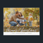 Cartão Postal Saudação Moderna, Feliz Foto da Família de Natal<br><div class="desc">Feliz Natal. Comemore a temporada com este cartão postal da família Ele é totalmente personalizável e personalizado com suas próprias mensagens de saudação. Adicione seu endereço de devolução para facilitar a correspondência. É simples, fácil, mas moderno minimalista e festivo. Este é o cartão postal perfeito para enviar seus desejos de...</div>