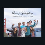 Cartão Postal Saudação Moderna, Feliz Foto da Família de Natal<br><div class="desc">Feliz Natal. Comemore a temporada com este cartão postal da família Ele é totalmente personalizável e personalizado com suas próprias mensagens de saudação. Adicione seu endereço de devolução para facilitar a correspondência. É simples, fácil, mas moderno minimalista e festivo. Este é o cartão postal perfeito para enviar seus desejos de...</div>