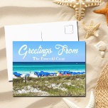 Cartão Postal Saudações da Linda Flórida Emerald<br><div class="desc">Saudações da Costa Esmeralda. Gorgeous Destin,  cartão postal da fotografia da Flórida com guarda-chuvas azuis ao longo do litoral e com a inspiradora água do oceano verde-sereno azul e grama do mar. Cartões postais de férias de verão perfeitos.</div>
