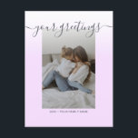 Cartão Postal Saudações de Fotografia da Família de Script Elega<br><div class="desc">Foto personalizada da família Minimalista Universal Saudações Postcards com uma foto de na moda com uma camada branca de chic gradiente em fundo rosa púrpura, sua mensagem de saudação em uma fonte elegante de script manuscrito, seu nome, data, ano, mensagem no verso em uma fonte moderna e simples sans serif....</div>