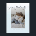 Cartão Postal Saudações de Fotografia da Família de Script Elega<br><div class="desc">Foto da família azul-clara minimalista personalizada Universal Saudações Cartões-postais com uma foto na moda com uma camada branca de chic gradiente sobre fundo rosa púrpura, sua mensagem de saudações em uma fonte elegante de script manuscrito, seu nome, data, ano, mensagem no verso em uma fonte moderna e simples sans serif....</div>