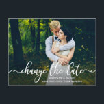 Cartão Postal Script De Caligrafia Elegante Altera A Foto Da Dat<br><div class="desc">O Script De Caligrafia Elegante Moderno Altera A Data Em Que O Casamento Adiou O Cartão Postal De Fotografia Do Casal</div>