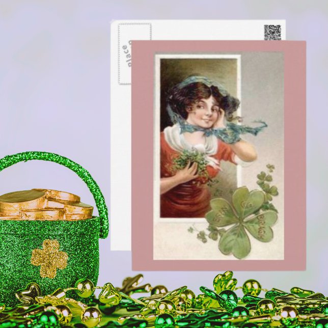 Cartão Postal Senhora com Shamrocks (Lady with Shamrocks Postcard)