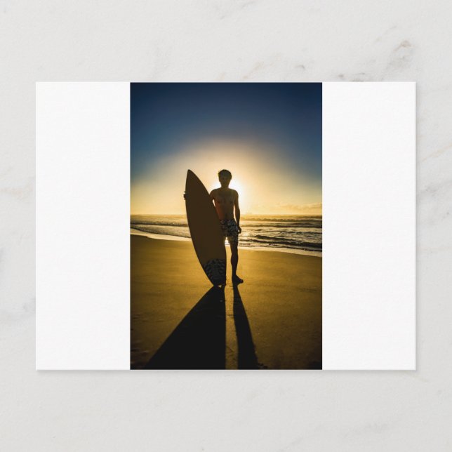 Cartão Postal Silhueta de surfe durante o nascer do sol (Frente)