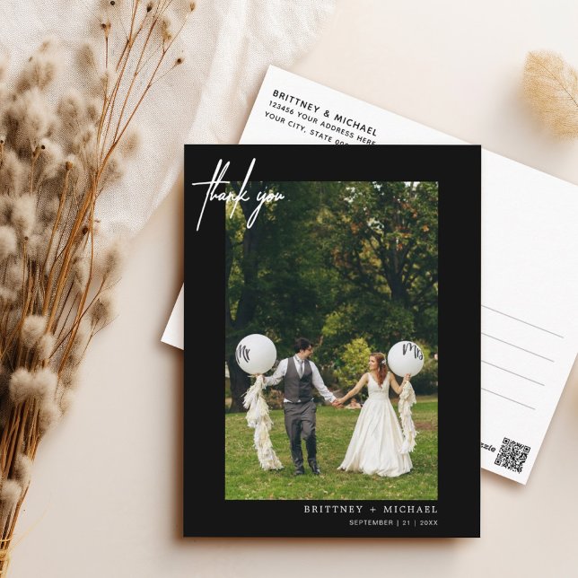 Cartão Postal Simples Black Photo Modern Obrigado (Elegant hand lettered thank you wedding postcard with a minimalistic design perfect for any couple.)