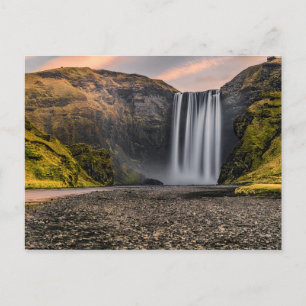 Cartão Postal Skogafoss Waterfall no amanhecer