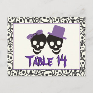 Cartão Postal Skulls Halloween - mesa de casamento roxa