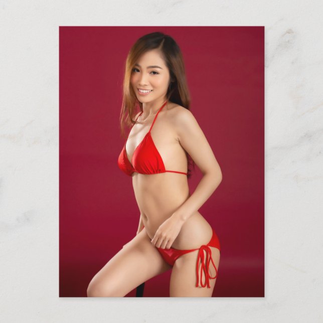 Cartão Postal Smiling Woman In Red Bikini (Frente)
