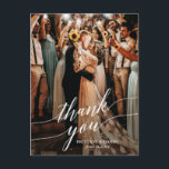 Cartão Postal Sobreposição Fotográfica de Casamento Caligrafia O<br><div class="desc">Noiva de Casamento da Caligrafia Moderna e Sobreposição de Fotos do Groom Obrigado Cartão-Postal - Script Branco</div>