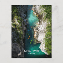Soca River em Kobarid, Eslovênia. Conto de feira a