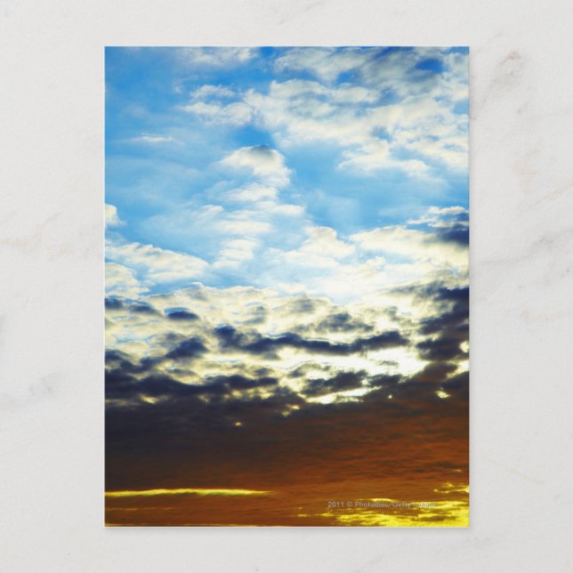 Cartão Postal Sol Azul Cor-de-laranja Vermelha com Nuvens (Frente)