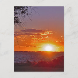 Cartão Postal Sol romântico no oceano